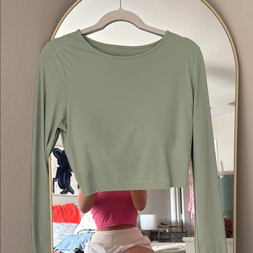green long sleeve workout top